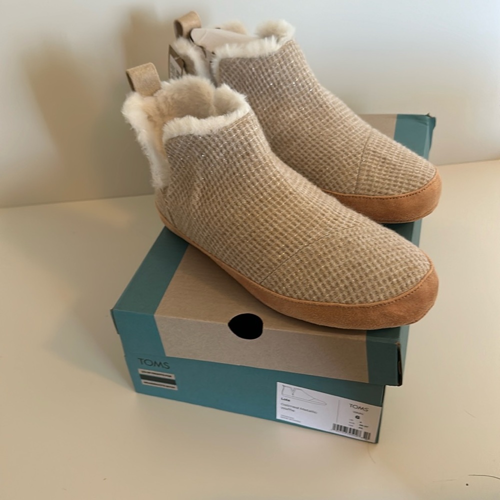 Tom’s Lola Slipper Oatmeal Metallic Waffle size 6